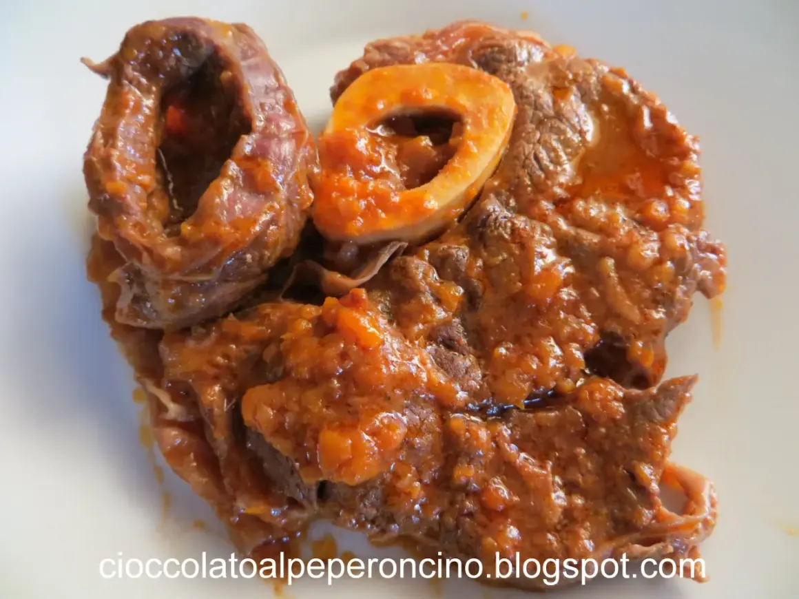 Ossobuco succulento in salsa, un'ottima ossobuco ricetta veloce per un pasto saporito.