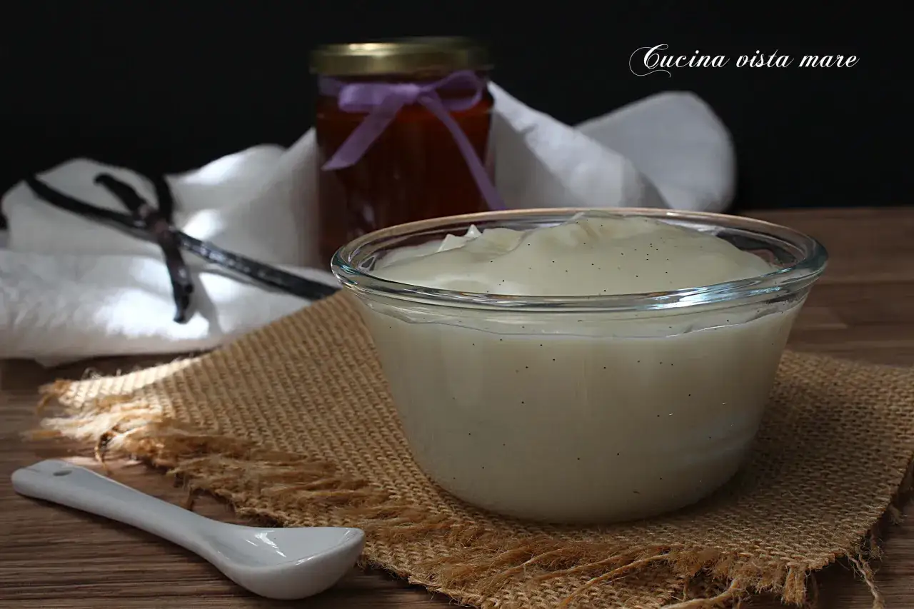 Crema al latte senza uova, liscia e versatile